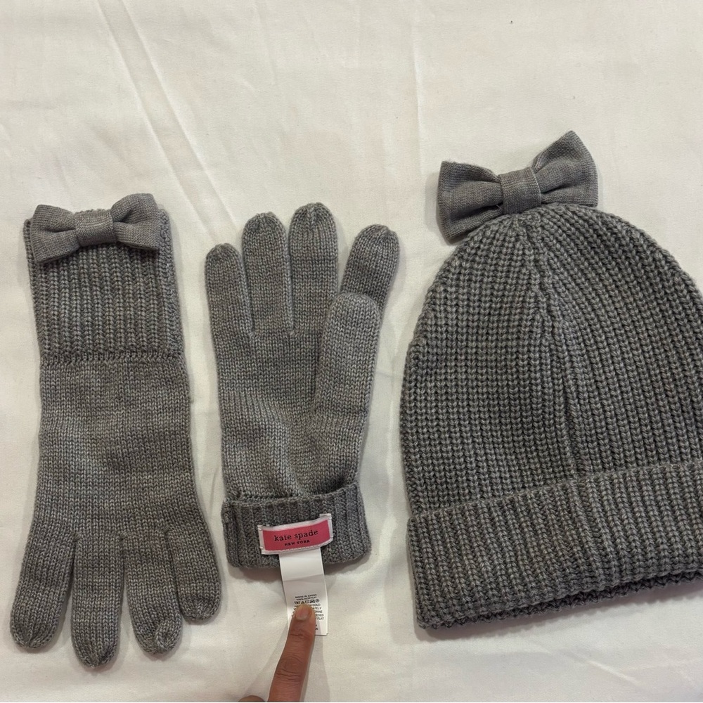 Gray Knit Hat and Gloves Set with Bows new